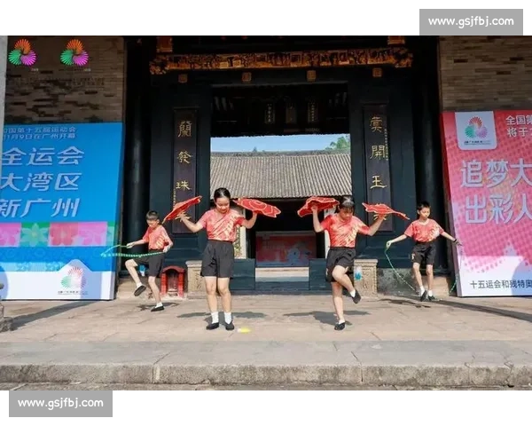 冰火相拥花都!十五运会火种与火炬燃动融创 冰火相拥花都!十五运会火种与火炬燃动融创